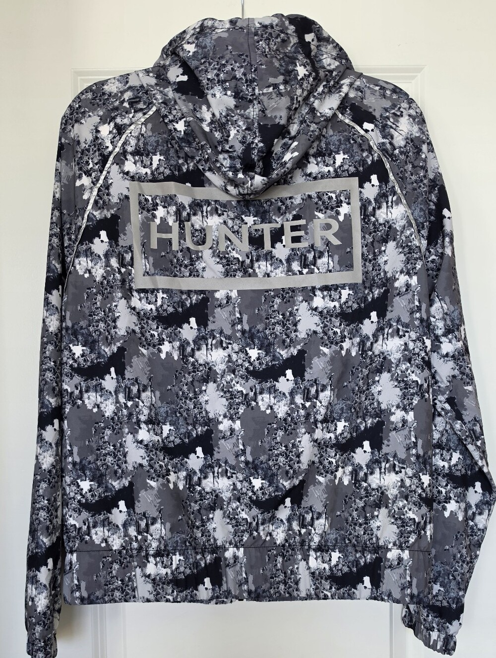 Hunter Hooded Lightweight  Jacket Windbreaker Gray Camo Print Women's Medium - Picture 3 of 11
